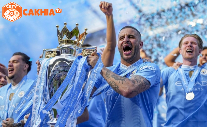 Walker đã gắn bó với nửa xanh thành Manchester trong suốt 8 mùa giải. Walker đã gắn bó với nửa xanh thành Manchester trong suốt 8 mùa giải.